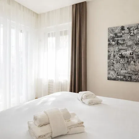 Elegantis Aventino Charming Flat With Private Terrace - Colosseo, Metro And Circo Massimo Nearby דירה *