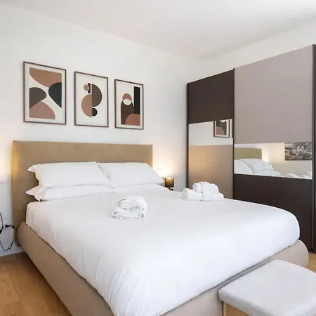 Elegantis Aventino Charming Flat With Private Terrace - Colosseo, Metro And Circo Massimo Nearby * רומא