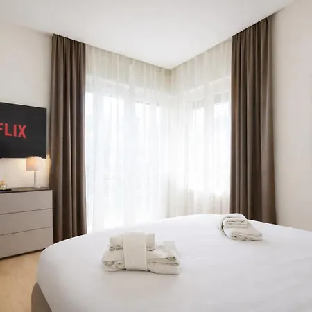 Elegantis Aventino Charming Flat With Private Terrace - Colosseo, Metro And Circo Massimo Nearby דירה רומא