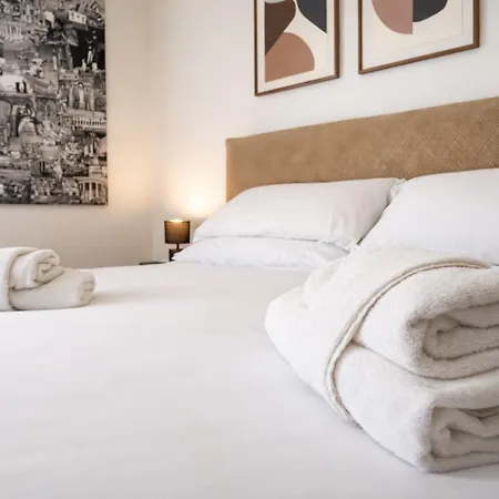 Elegantis Aventino Charming Flat With Private Terrace - Colosseo, Metro And Circo Massimo Nearby דירה *