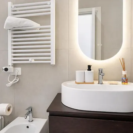 Elegantis Aventino Charming Flat With Private Terrace - Colosseo, Metro And Circo Massimo Nearby דירה