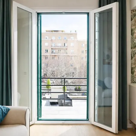 Elegantis Aventino Charming Flat With Private Terrace - Colosseo, Metro And Circo Massimo Nearby דירה *