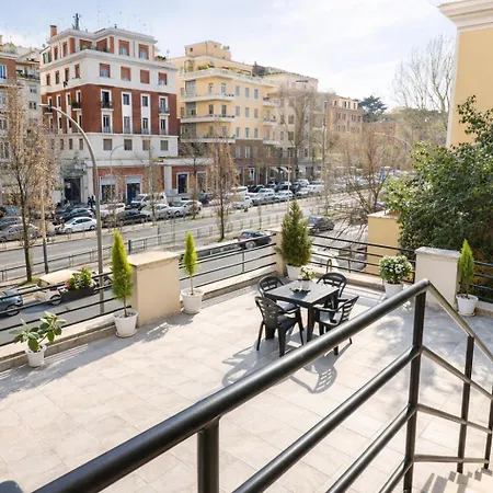 Elegantis Aventino Charming Flat With Private Terrace - Colosseo, Metro And Circo Massimo Nearby * רומא