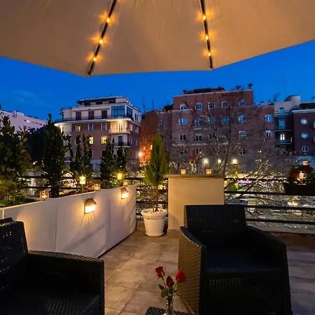 Elegantis Aventino Charming Flat With Private Terrace - Colosseo, Metro And Circo Massimo Nearby Apartamento